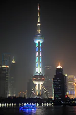 上海浦东地区东方明珠塔夜景
